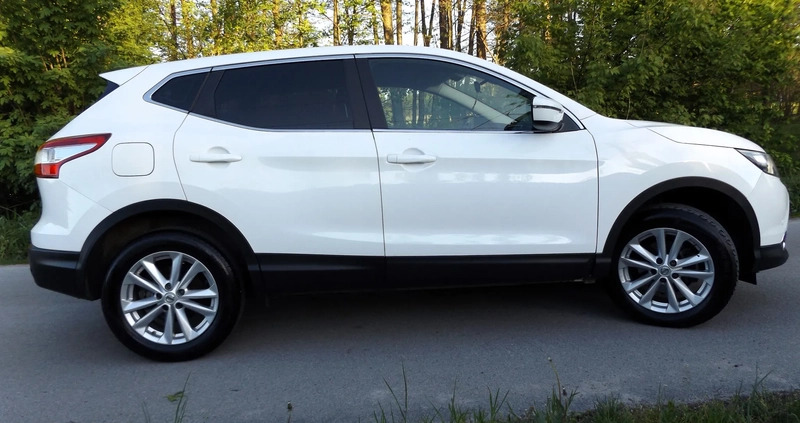 Nissan Qashqai cena 54900 przebieg: 104000, rok produkcji 2016 z Biały Bór małe 277